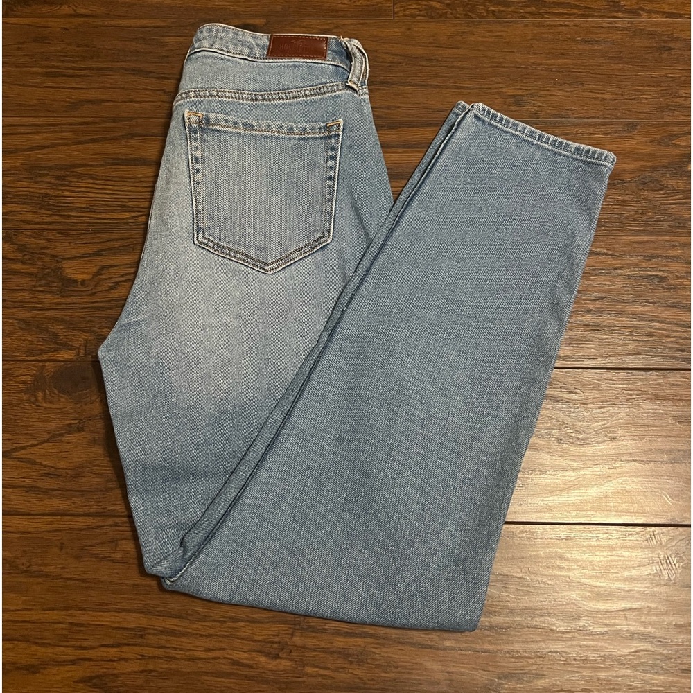 Hollister Ultra High-Rise Mom Jean